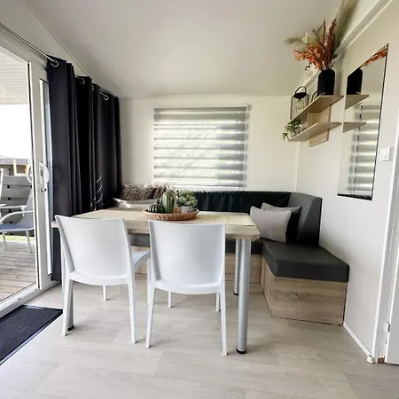 Chalet 1a Op Recreatiepark De Wielen *