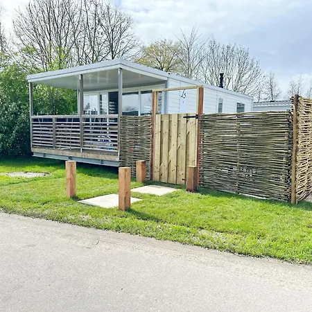 Chalet 1a Op Recreatiepark De Wielen